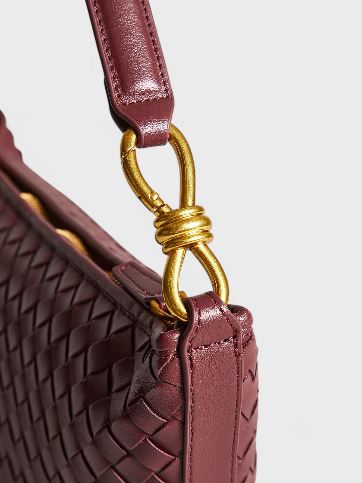 Isa - Elegant Burgundy
