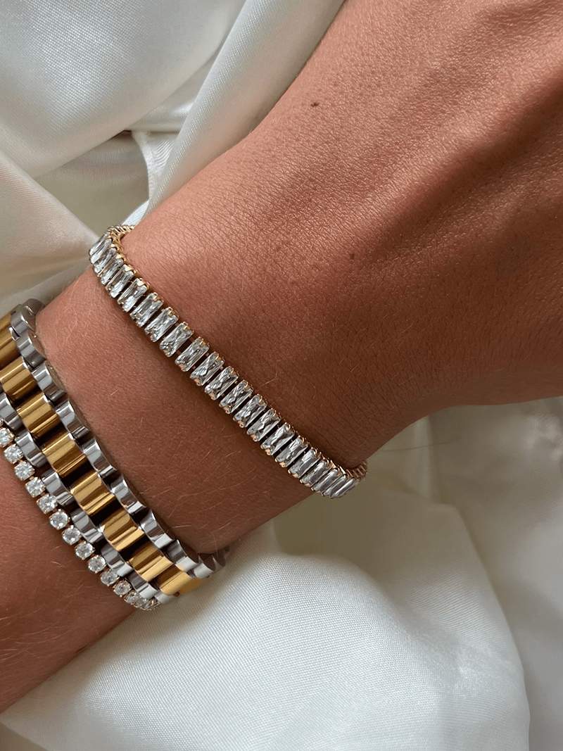 Rivière Baguette Bracelet" can be rewritten as "Baguette Diamond Rivière Bracelet.
